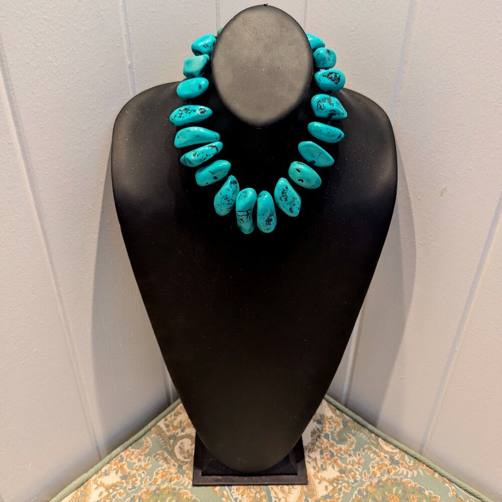 TURQUOISE HOWLITE NECKLACE   NWT